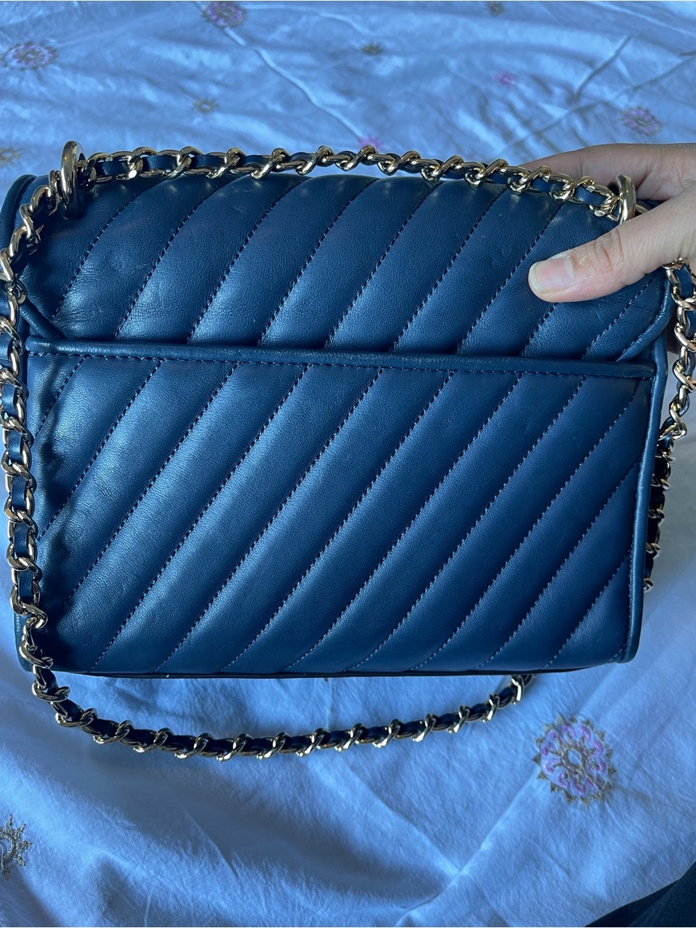 Michael Kors Leather Quilted Shoulder/crossbody Bag with Gold Hardware - Picture 12 of 16